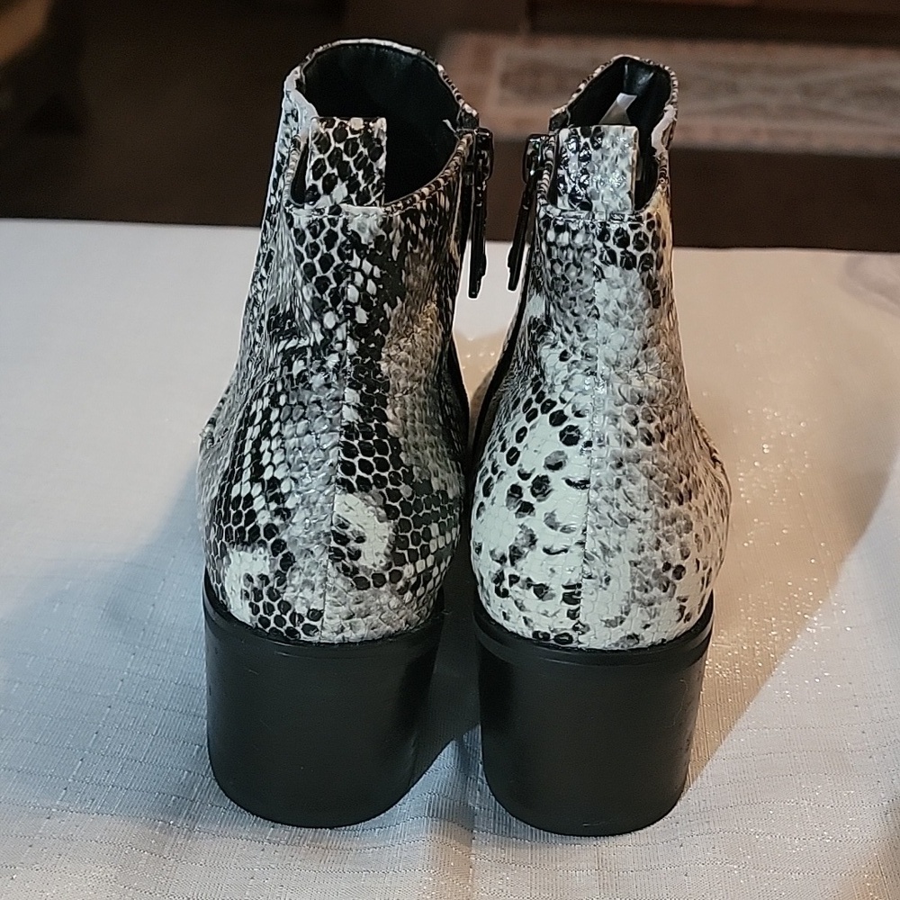 Blondo Elvina Faux Snakeskin Ankle Boots Booties Women's Size 8 - Picture 5 of 10